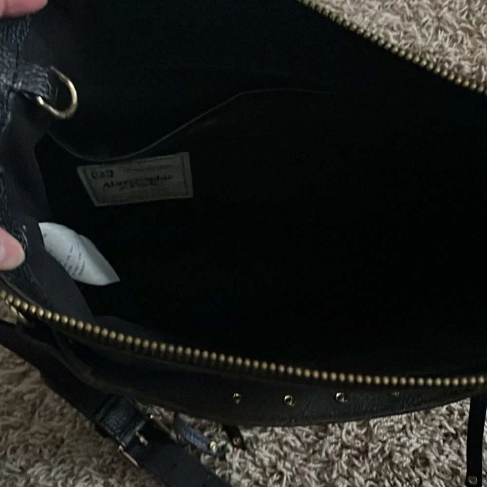 Abercrombie genuine leather bag - Picture 3 of 3